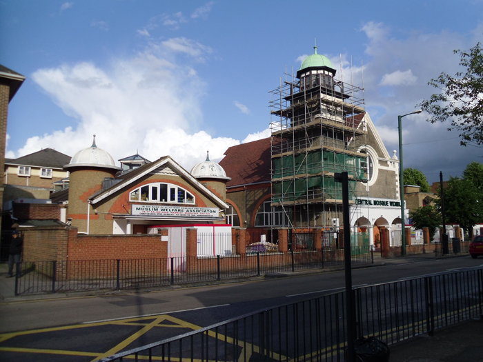 http://www.mosquedirectory.co.uk/img/mosques/HA04AE/pg/wembley_central_mosque_1.jpg